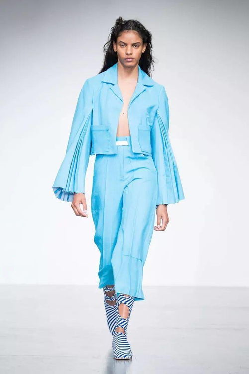 揭秘服装廓形、款式与版型的奥秘 从剪裁到箱包的风格延伸